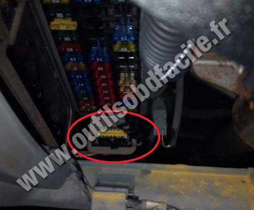 renault-master-socket-diag-automobile-obd2.jpg