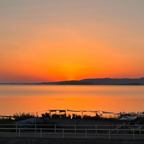 tramonto%20sul%20trasimeno.jpg